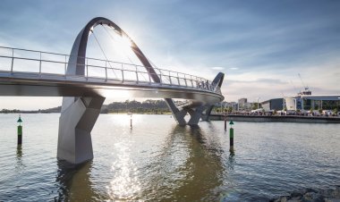 Passarela sinuosa não respeita a lei da gravidade