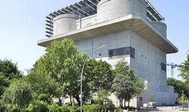 Um banker nazista que virou um café!