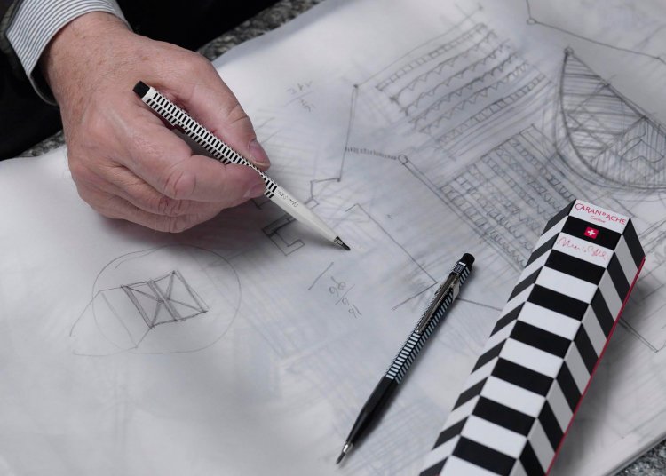 Mario Botta cria sua linha de lápis e canetas para projetos.