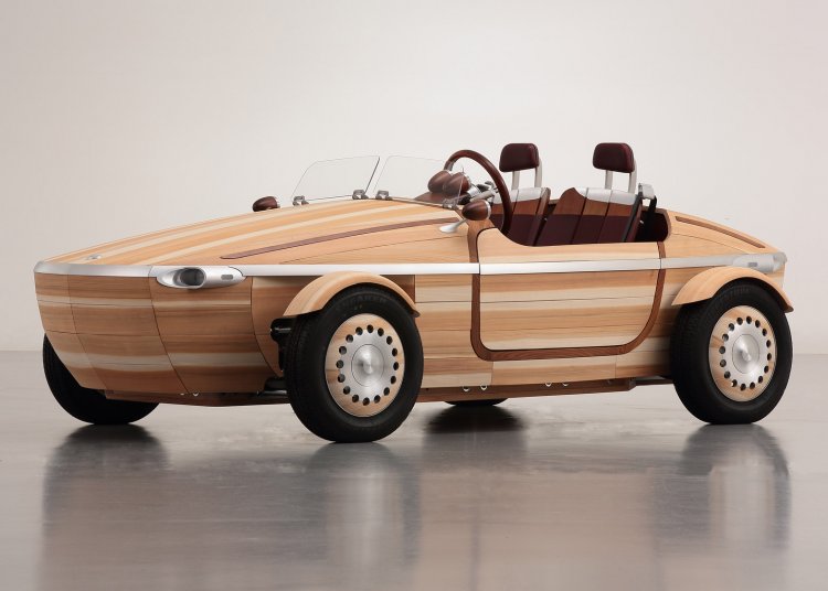 Toyota cria carro de madeira funcional